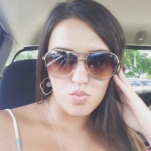 Meet your Posher, Brittney